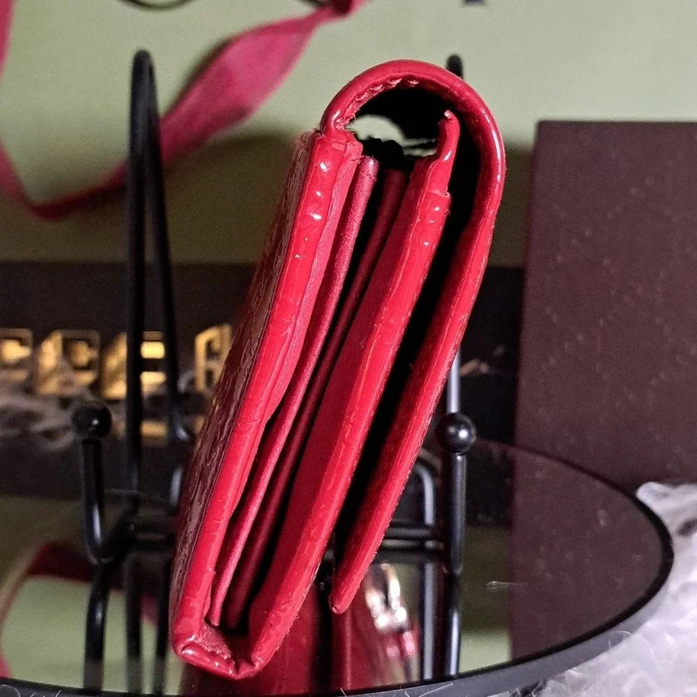 🔥🔥Gucci Guccissima Red Patent Leather Wallet - EUC - Picture 8 of 17